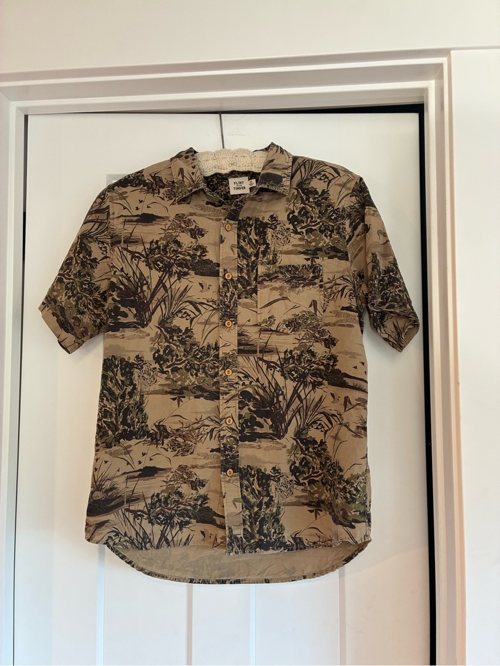 Flint & Tinder Outdoors Inspired Printed Short-Sleeve Shirt Men’s Button-Up Med